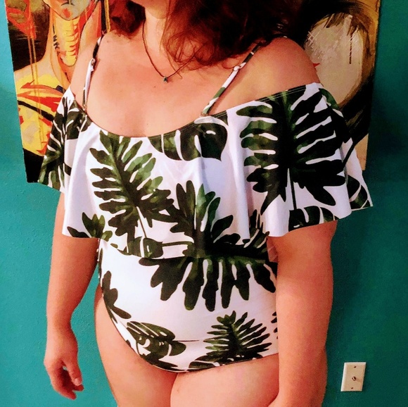LAST ONE!! <3 NWT Plus Size Palm Print Swimsuit - Picture 2 of 6